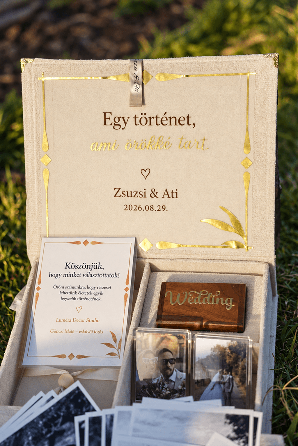 ekuvoi-emlekdoboz-a-kepeknek-nyitott-allapotban-kepek-is-kicsomagolva